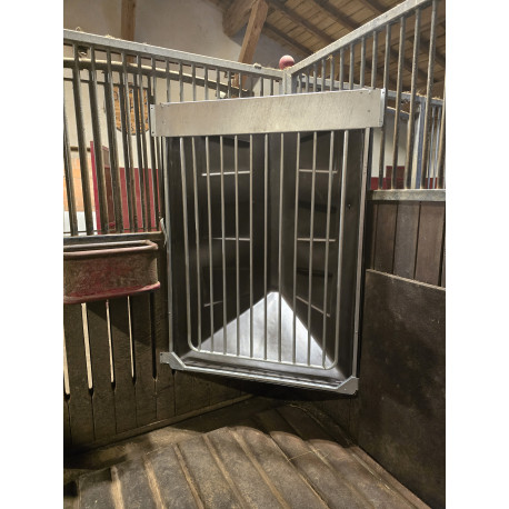 Râtelier à foin d'angle